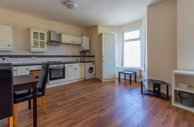 Gordon Road, Plasnewydd, Cardiff - Image 2